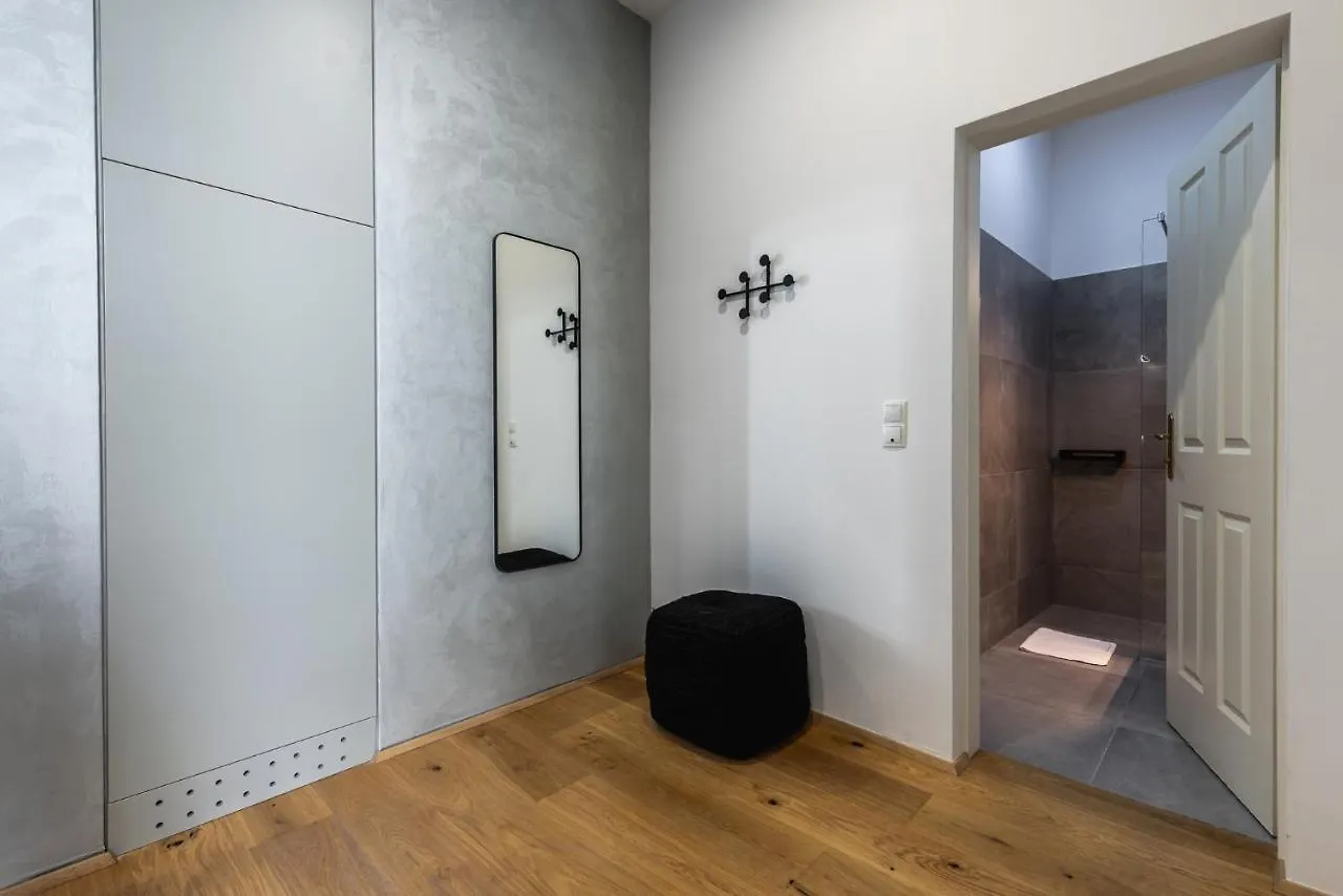 Classy And Elegant Apartments In A Calm Area Wiedeń